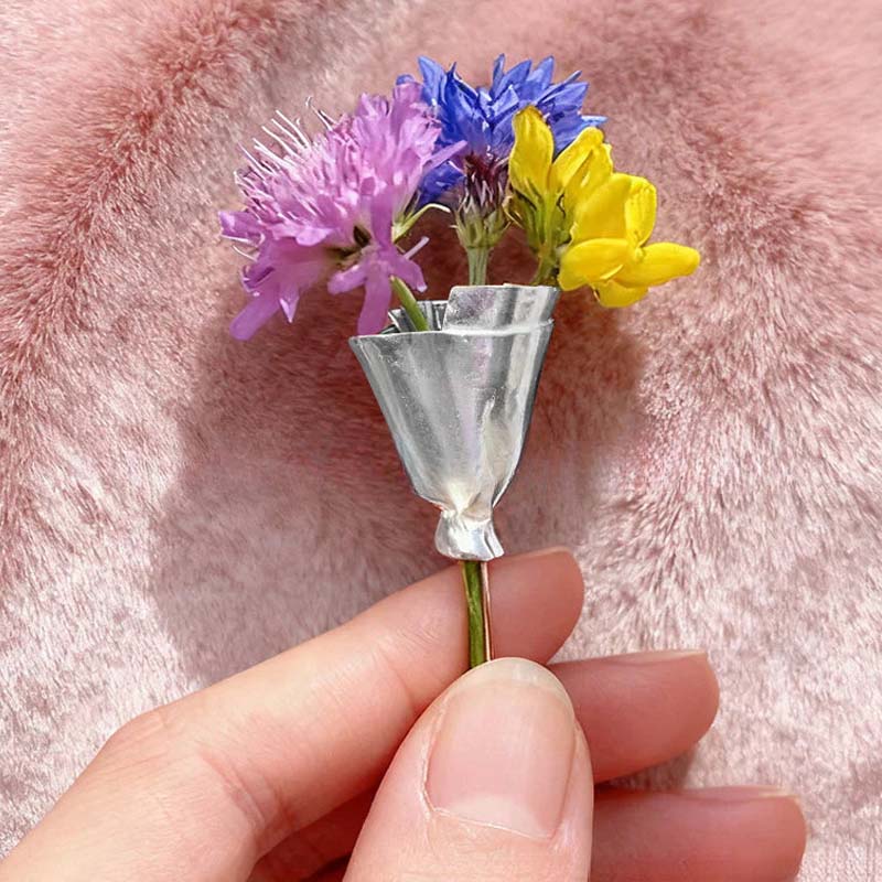 ✨【Wearable Fresh Flower Brooch Pin - Versatile Elegant Natural Charm】✨