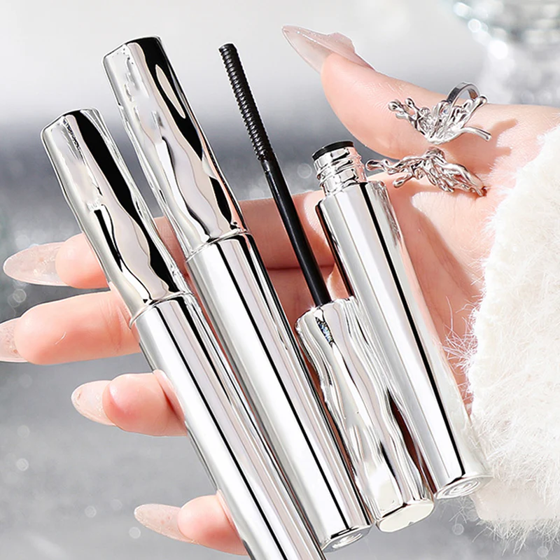 ✨Waterproof mascara with fibers – instantly lengthens and curls lashes